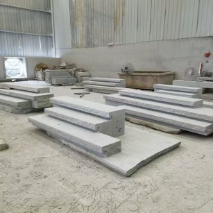 白银 整石台阶（大面火烧+侧面自然面），出货前厂内拼装