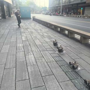 白银仿古石铺装效果
