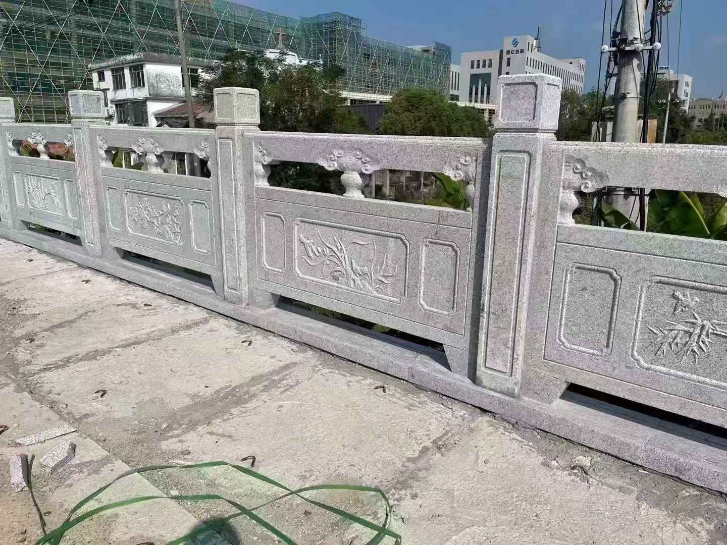 白银 芝麻白栏杆