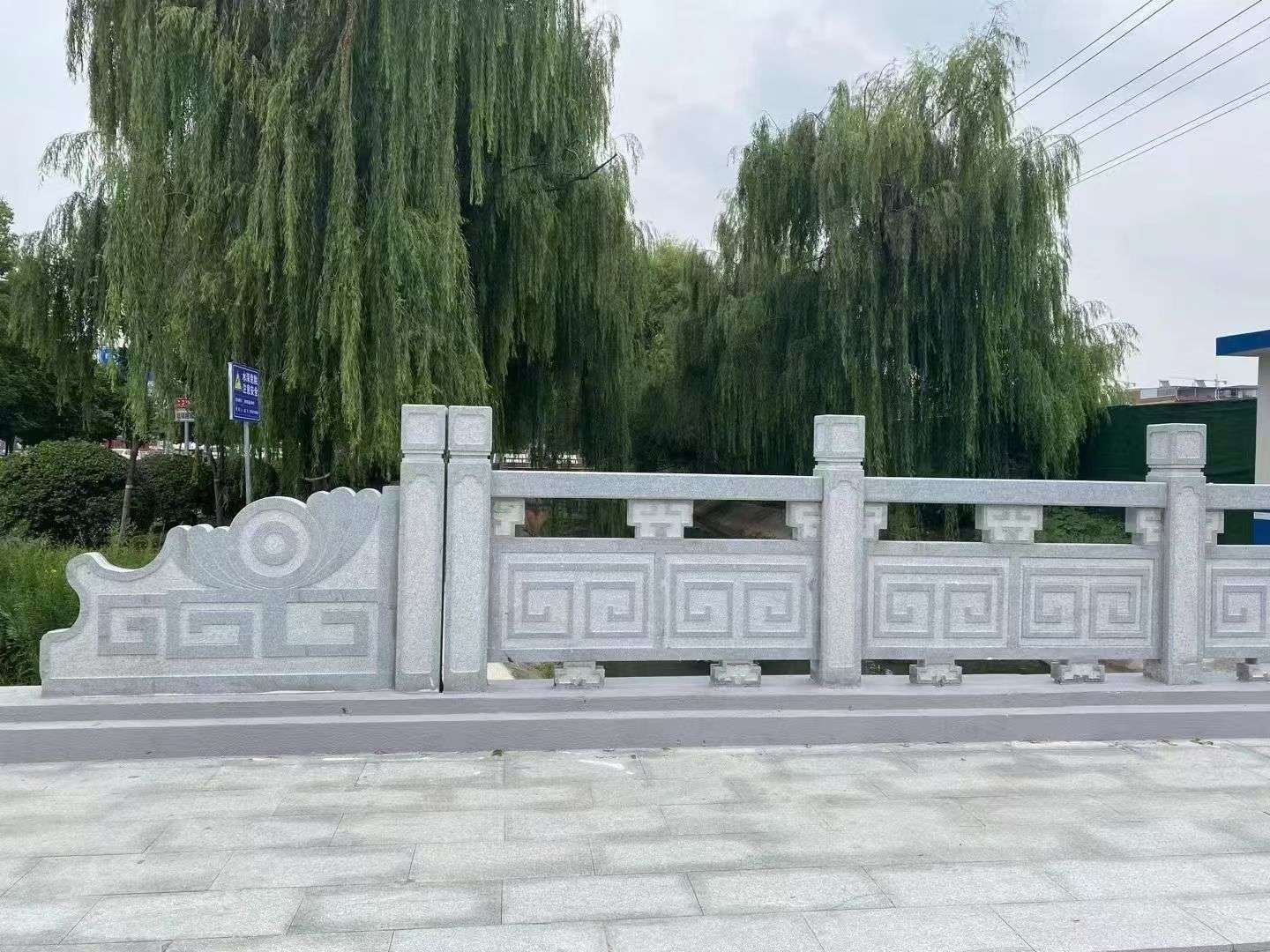 白银 芝麻灰桥栏杆、河道栏杆安装效果