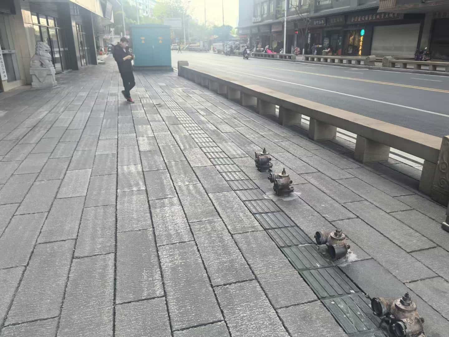 白银仿古石铺装效果