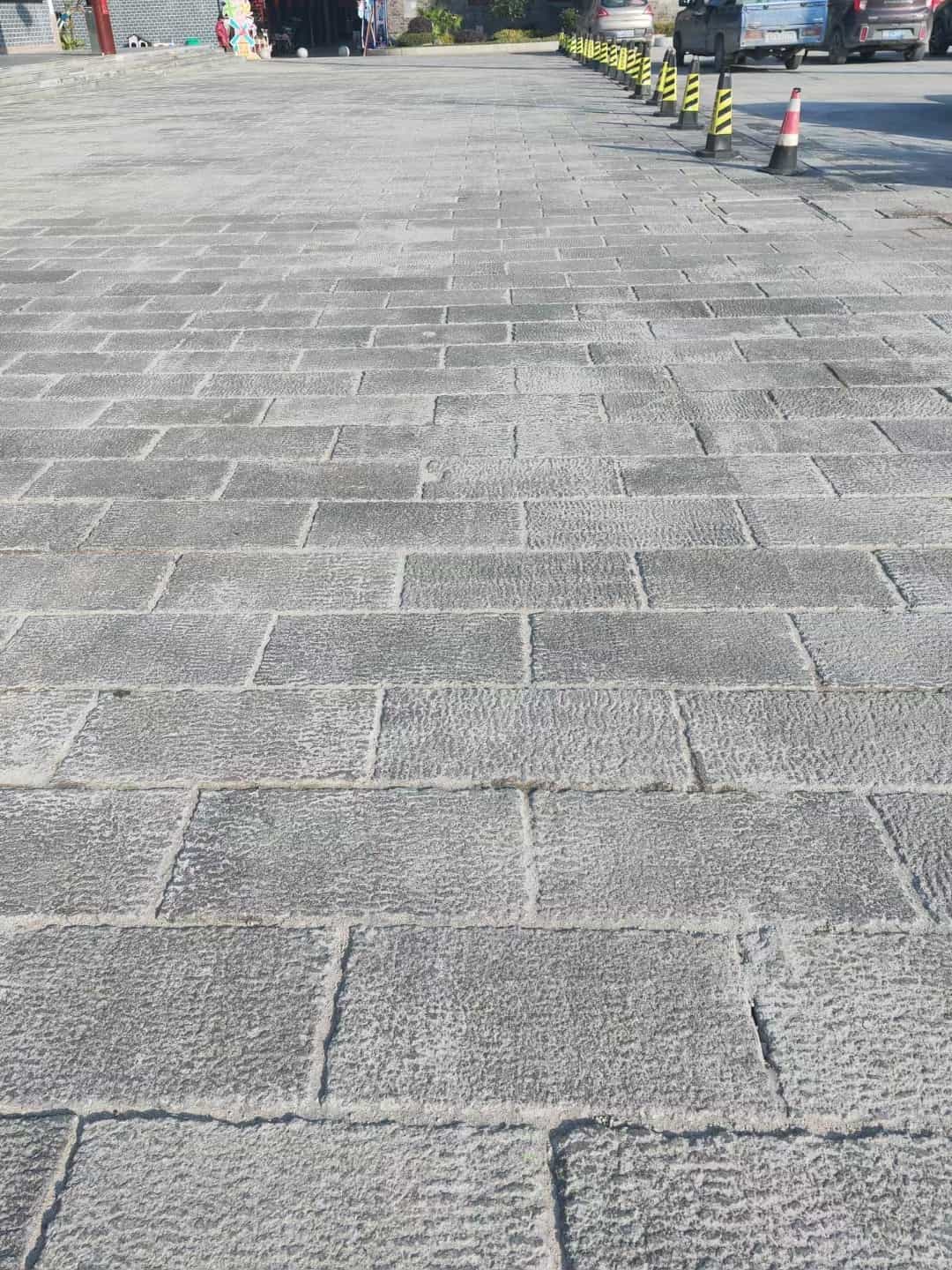 白银仿古石铺装效果