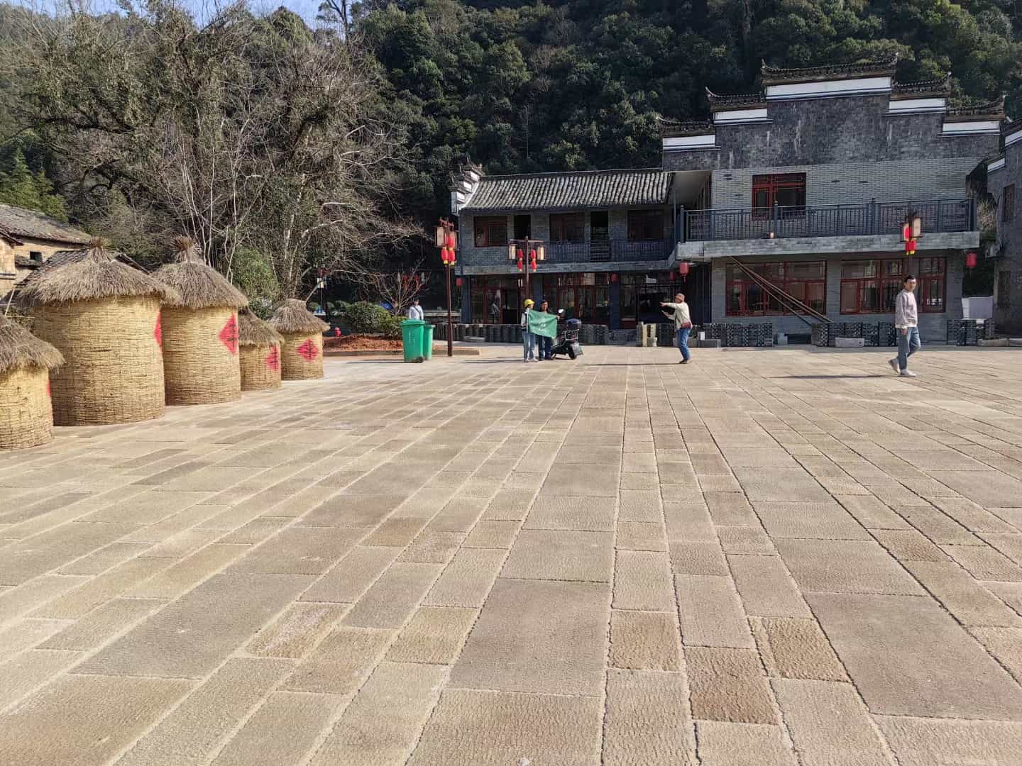 白银仿古石铺装效果
