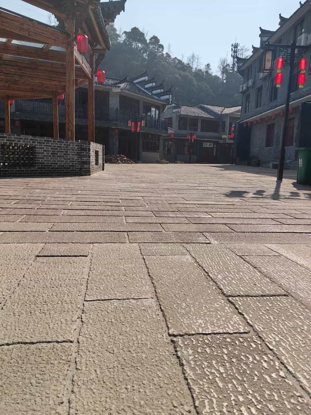 白银仿古石铺装效果