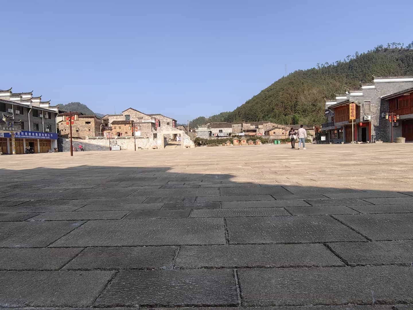 白银仿古石铺装效果