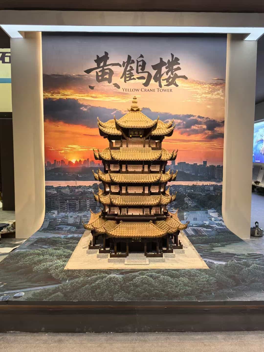 白银仿古石文创作品-黄鹤楼