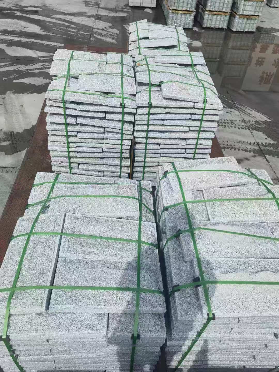 白银 芝麻白蘑菇石装车出货